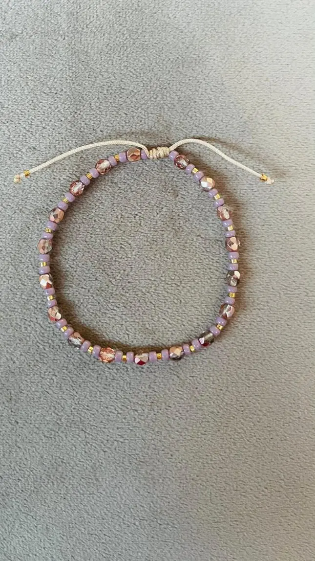 Bratara Cu Snur Reglabil Si Pietre Magic Crystal Pecan Plum Si Margele Miyuki Placate Cu Aur 24K Si Mov