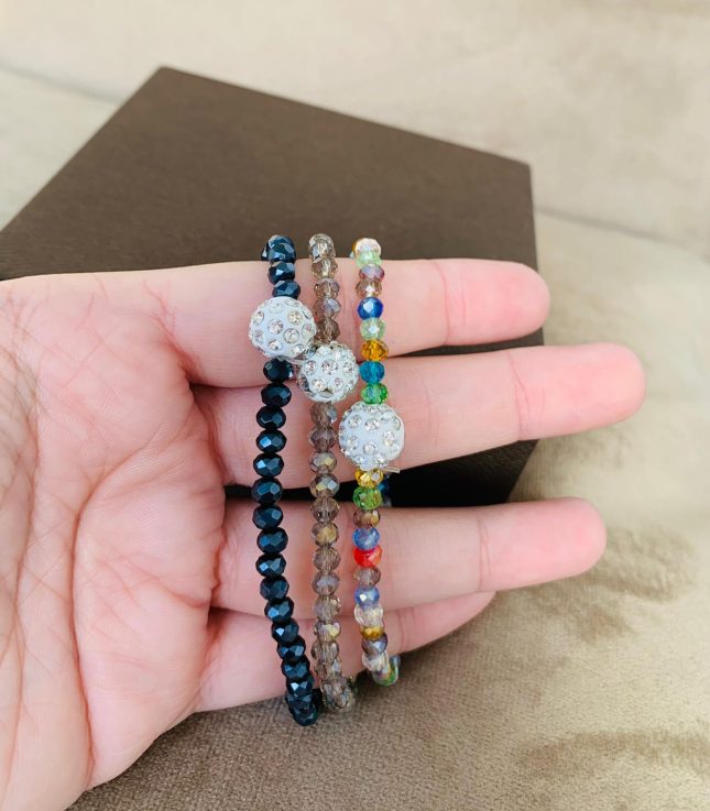 Set 3 Brățări Multicolore din Mărgeluțe – Accesorii Elegante și Strălucitoare