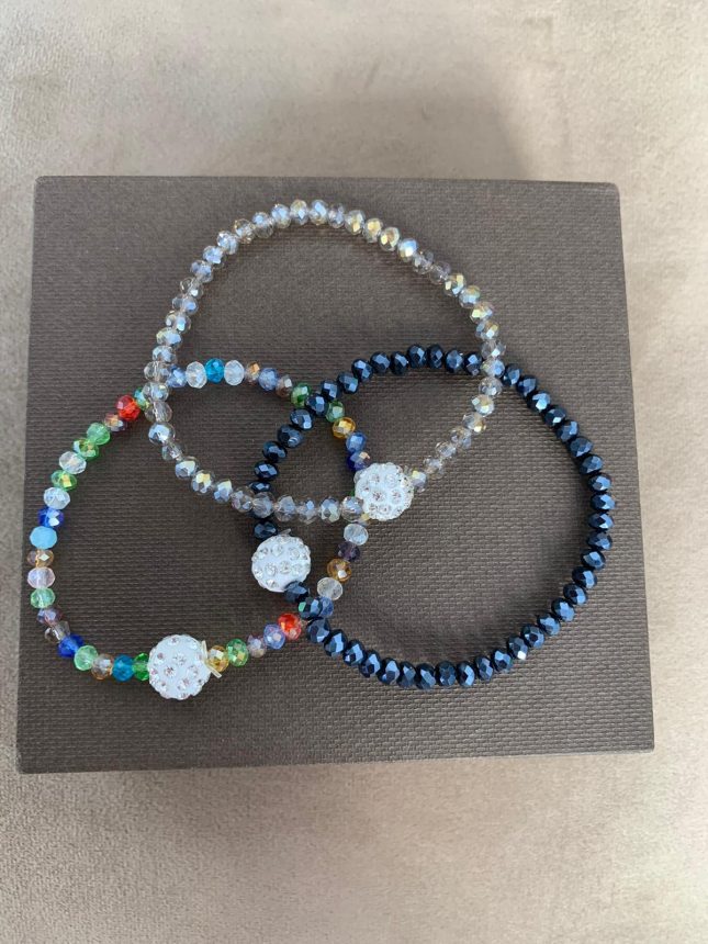Set 3 Brățări Multicolore din Mărgeluțe – Accesorii Elegante și Strălucitoare