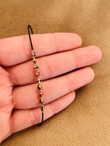 Brățară Handmade cu Pietre Jet Capri Gold și Mărgele Miyuki Placate cu Aur 24K pe Șnur Reglabil
