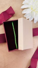 Bratara cu snur reglabil si margele Miyuki verzi, placate cu aur de 24k