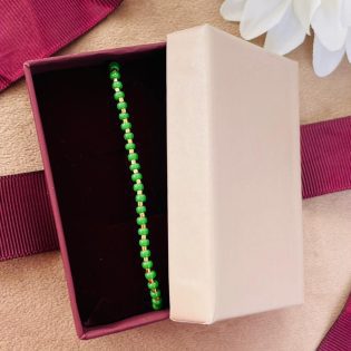 Bratara cu snur reglabil si margele Miyuki verzi, placate cu aur de 24k