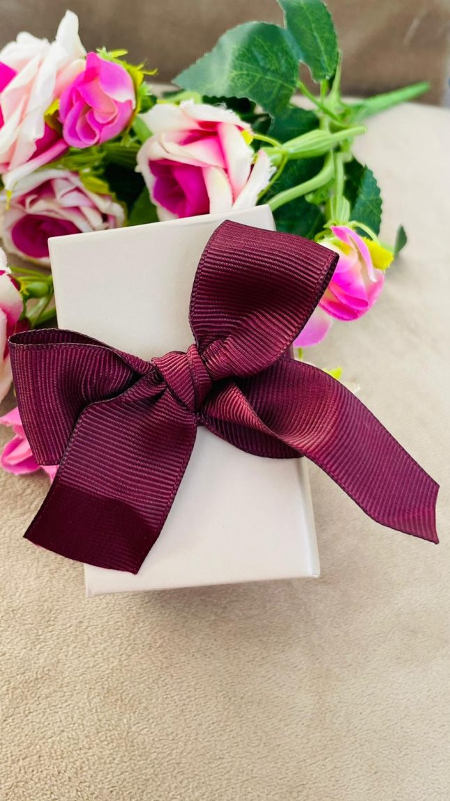 Bratara cu snur reglabil si margele Miyuki verzi, placate cu aur de 24k