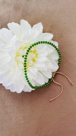 Bratara cu snur reglabil si margele Miyuki verzi, placate cu aur de 24k