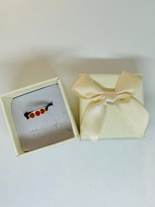 Inel Handmade cu Șnur Reglabil și Mărgele Miyuki Roșii Placate cu Aur 24K – Pasiune la Deget