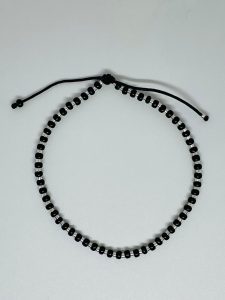 Brățară Handmade cu Mărgele Miyuki Negre Placate cu Argint pe Șnur Reglabil – Eleganță Monocromă Brățară Handmade cu Mărgele Miyuki Negre Placate cu Argint pe Șnur Reglabil – Eleganță Monocromă