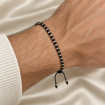 Brățară Handmade cu Mărgele Miyuki Negre Placate cu Argint pe Șnur Reglabil – Eleganță Monocromă