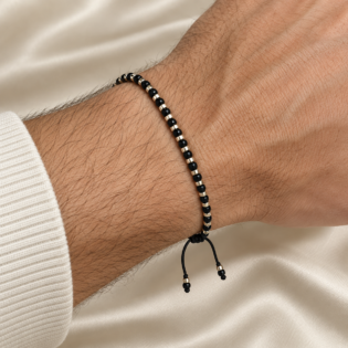 Brățară Handmade Cu Mărgele Miyuki Negre Placate Cu Argint Pe Șnur Reglabil – Eleganță Monocromă
