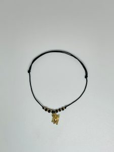 Brățară Handmade cu Charm Broască din Alamă Placată cu Aur pe Șnur Reglabil – Norocoasă și Veselă
