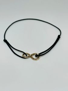 Brățară Handmade cu Simbol Infinit din Alamă Placată cu Aur pe Șnur Reglabil – Iubire Fără Sfârșit Brățară Handmade cu Simbol Infinit din Alamă Placată cu Aur pe Șnur Reglabil – Iubire Fără Sfârșit
