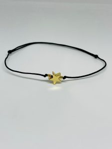 Brățară Handmade cu Pandantiv Stelută din Alamă Placată cu Aur pe Șnur Reglabil – Strălucire și Feminitate Brățară Handmade cu Pandantiv Stelută din Alamă Placată cu Aur pe Șnur Reglabil – Strălucire și Feminitate