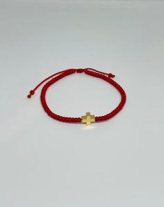 Brățară Handmade cu Pandantiv Cruciuliță și Mărgele Miyuki pe Șnur Roșu Reglabil – Credință și Rafinament Brățară Handmade cu Pandantiv Cruciuliță și Mărgele Miyuki pe Șnur Roșu Reglabil – Credință și Rafinament