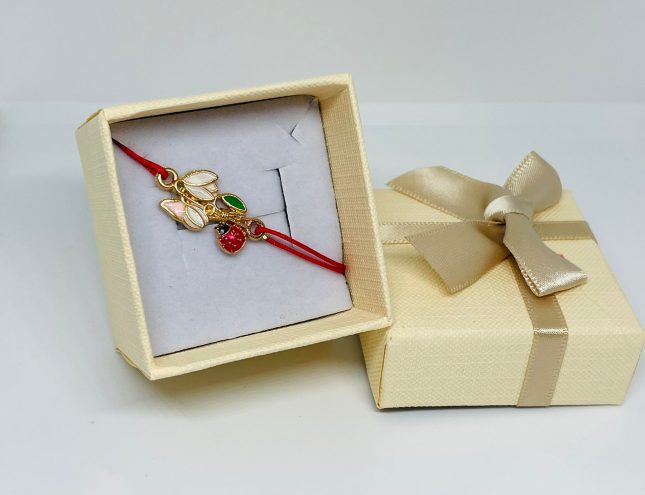 Bratara cu snur reglabila ghiocel si buburuza, din alama placata cu aur