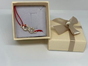 Brățară Handmade cu Simbol Infinit, Cristale și Buburuză Aurie pe Șnur Roșu Reglabil – Noroc Infinit