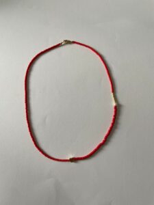 Colier Handmade cu Mărgele Miyuki Roșii și Aurii, Perlă Naturală și Pandantiv Placat Aur 24K
