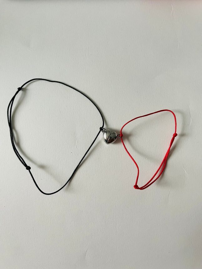 Set Legătura Inimilor – Brățări cu magnet și Șnur reglabil Set Legătura Inimilor – Brățări cu magnet și Șnur reglabil