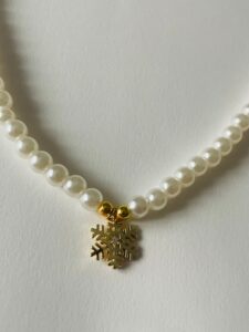Colier Handmade „Perlă de Gheață" – Rece, Strălucitoare, Irezistibilă
