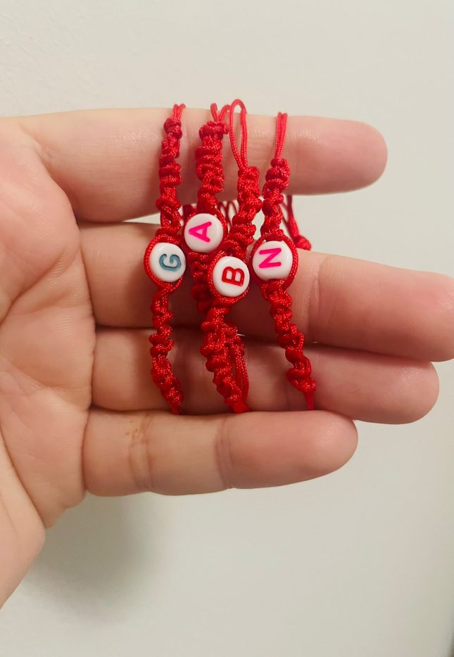 Brățară Împletită Reglabilă din Șnur Roșu cu Inițială Personalizată