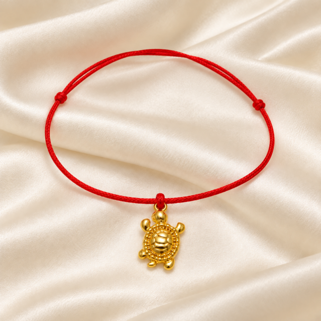 Brățară Handmade cu Charm Broască Țestoasă din Alamă Placată cu Aur pe Șnur Roșu – Longevitate și Noroc