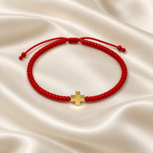 Brățară Handmade Cu Pandantiv Cruciuliță Și Mărgele Miyuki Pe Șnur Roșu Reglabil – Credință Și Rafinament