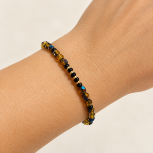 Brățară Handmade „Iris Blue&Quot; Cu Miyuki Negre Și Aurii Pe Șnur Reglabil – Eleganță Modernă Cu Accent Albastru