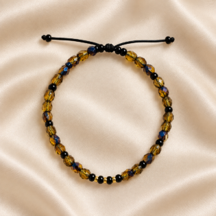 Brățară Handmade „Iris Blue&Quot; Cu Miyuki Negre Și Aurii Pe Șnur Reglabil – Eleganță Modernă Cu Accent Albastru