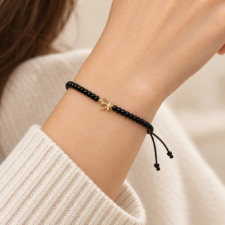 Brățară Handmade Damă „Queen&Quot; Cu Mărgele Miyuki Negre Și Pandantiv Placat Aur – Putere Și Grație