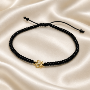 Brățară Handmade Damă „Queen&Quot; Cu Mărgele Miyuki Negre Și Pandantiv Placat Aur – Putere Și Grație