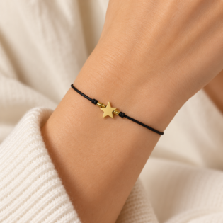 Brățară Handmade Cu Pandantiv Stelută Din Alamă Placată Cu Aur Pe Șnur Reglabil – Strălucire Și Feminitate