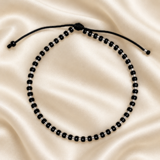 Brățară Handmade Cu Mărgele Miyuki Negre Placate Cu Argint Pe Șnur Reglabil – Eleganță Monocromă