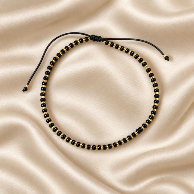 Brățară Handmade cu Mărgele Miyuki Negre și Placate cu Aur 24K pe Șnur Reglabil – Contrast Elegant