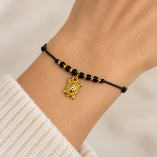 Brățară Handmade cu Charm Broască din Alamă Placată cu Aur pe Șnur Reglabil – Norocoasă și Veselă