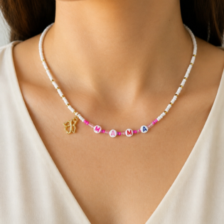 Colier Handmade cu Miyuki Aurii și Roz și Pandantiv Inscripția „Mama" Placat Aur 24K – Cel Mai Frumos Titlu
